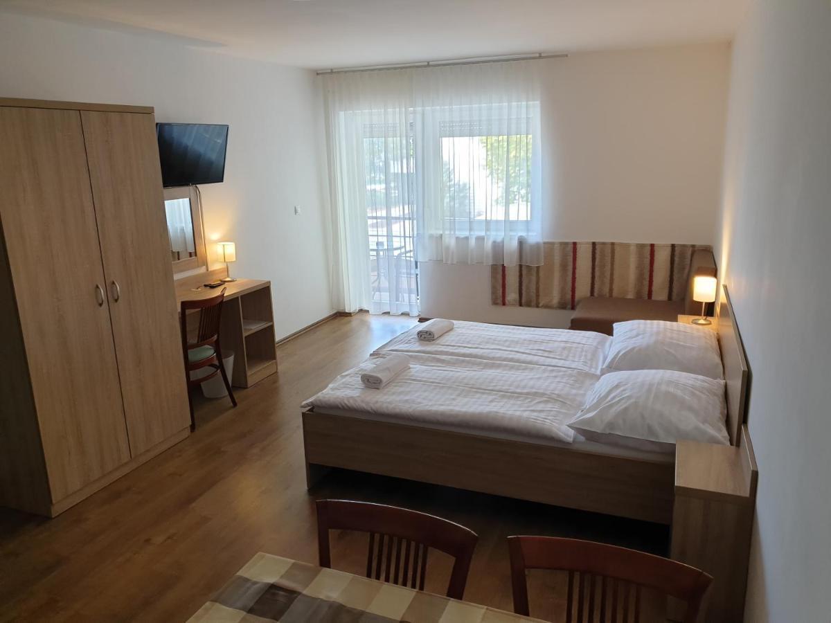 Adam Apartmanhaz Siófok Eksteriør bilde