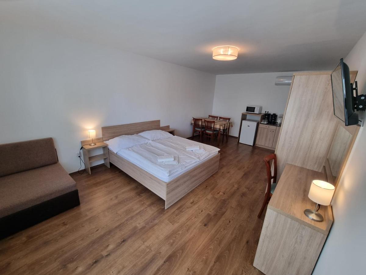 Adam Apartmanhaz Siófok Eksteriør bilde