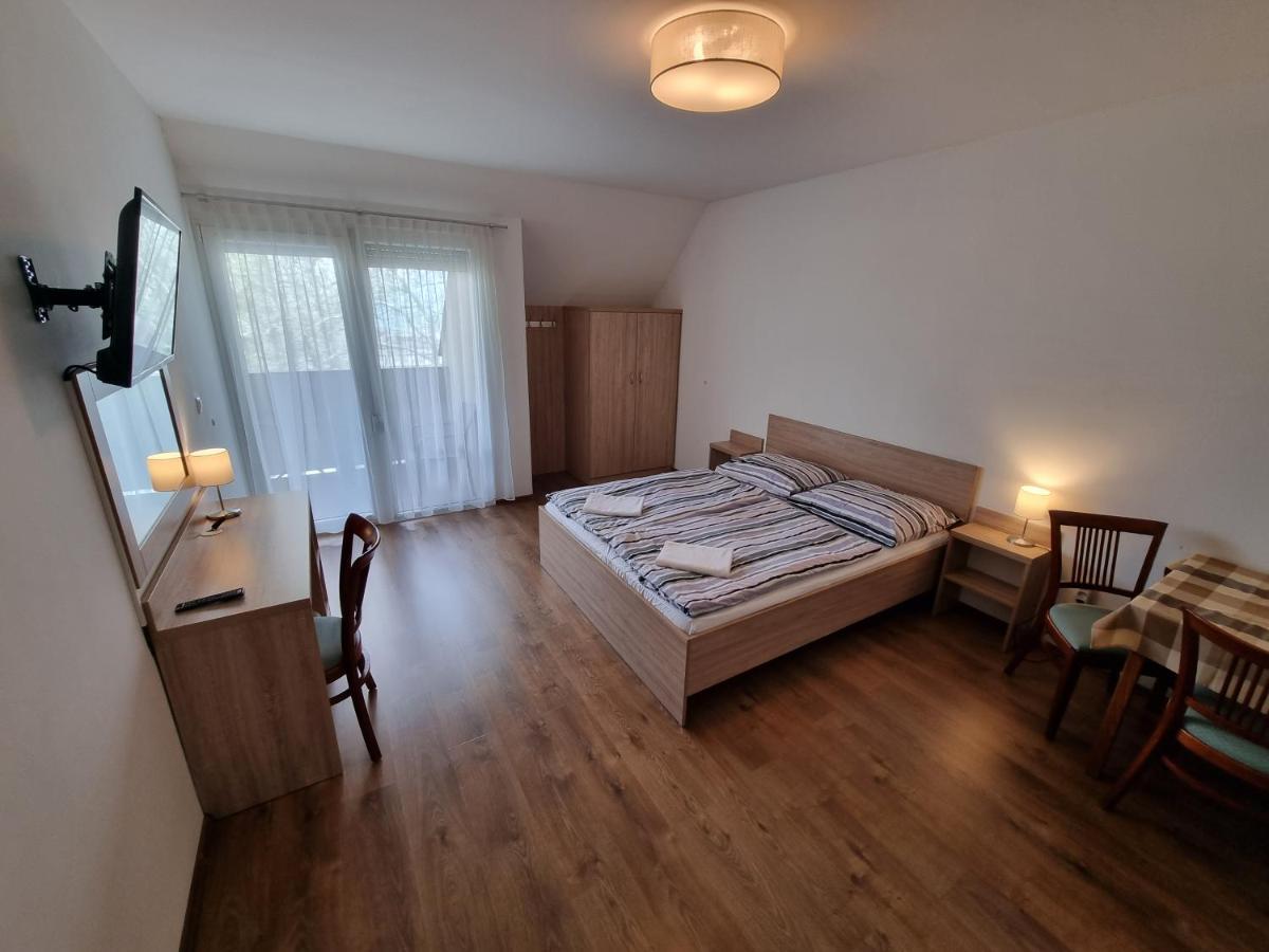 Adam Apartmanhaz Siófok Eksteriør bilde