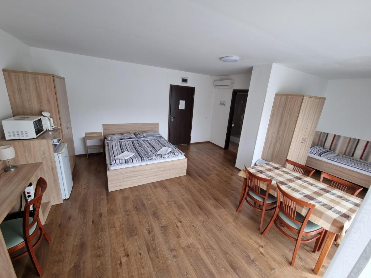 Adam Apartmanhaz Siófok Eksteriør bilde