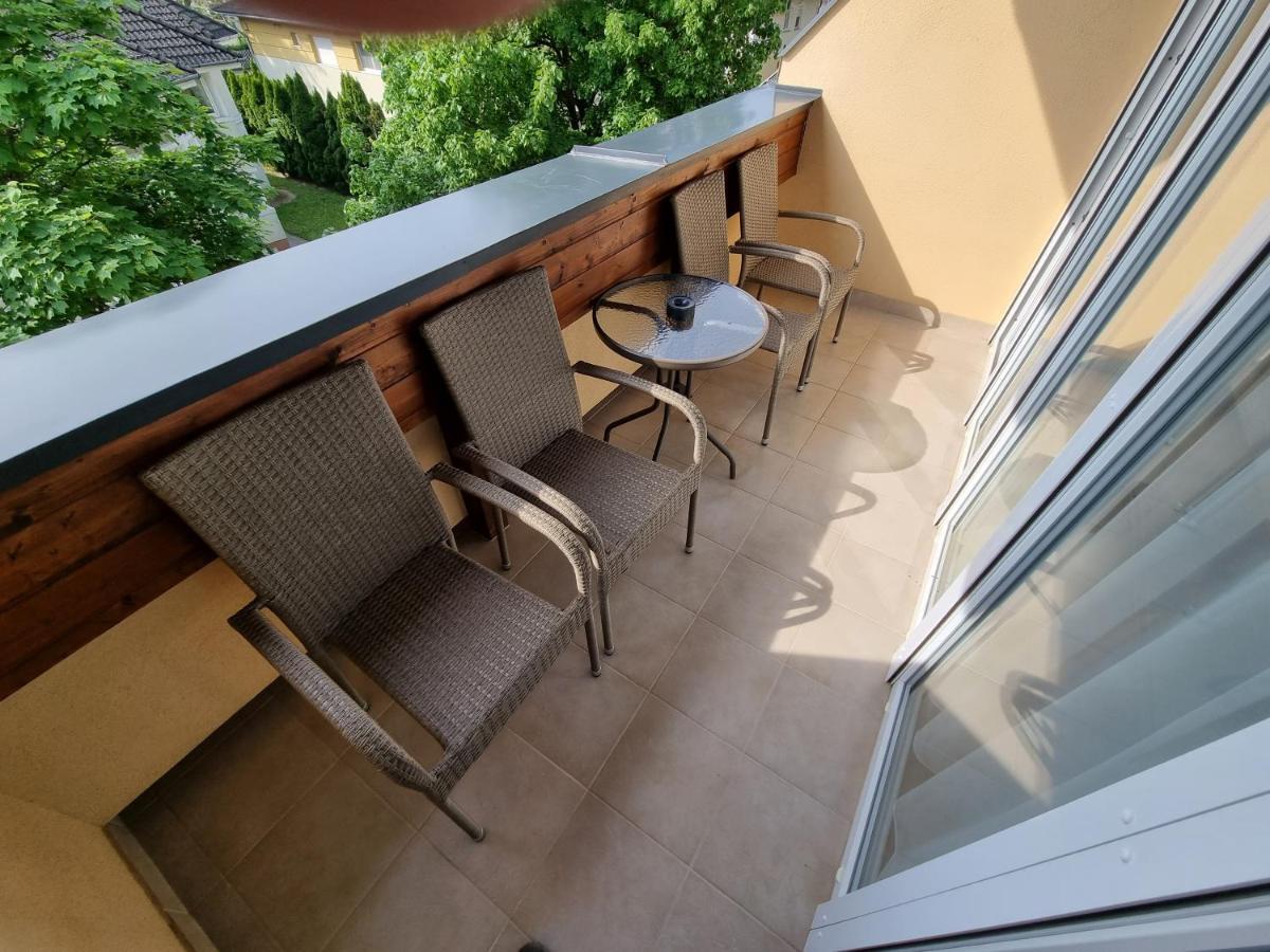 Adam Apartmanhaz Siófok Rom bilde