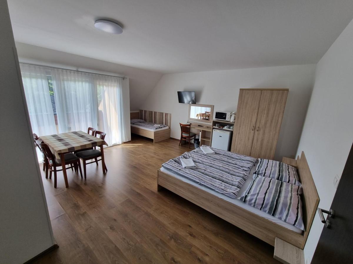 Adam Apartmanhaz Siófok Eksteriør bilde