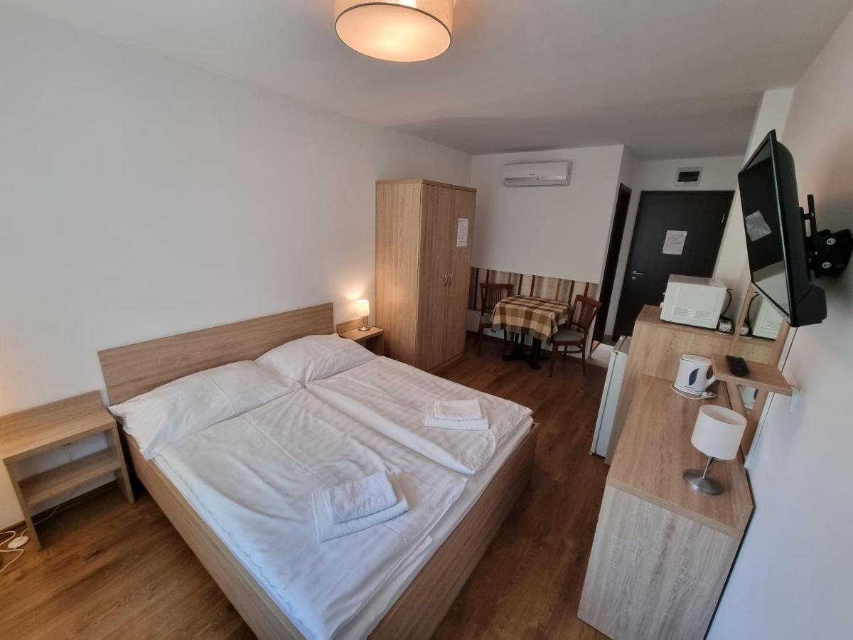 Adam Apartmanhaz Siófok Rom bilde