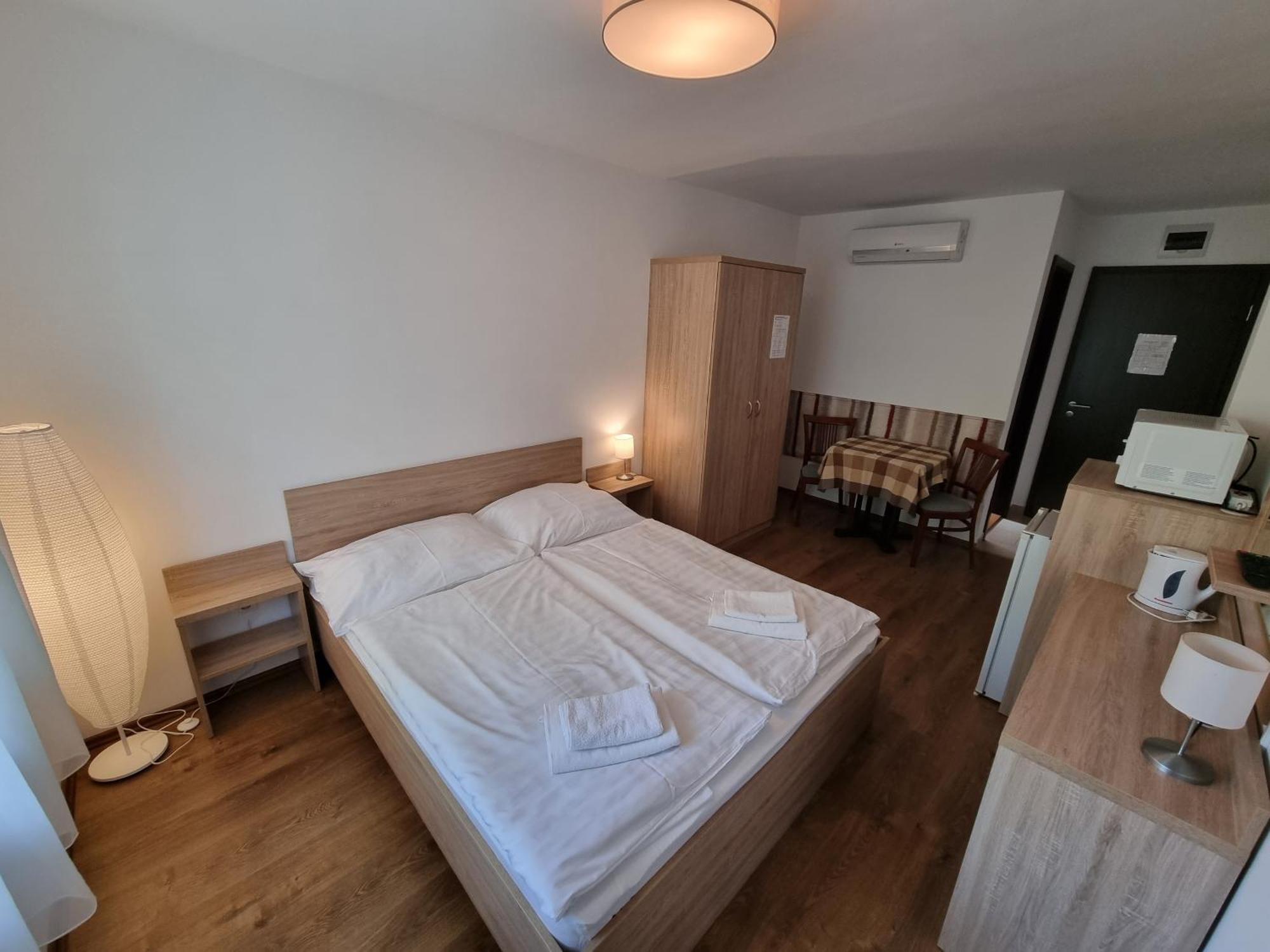 Adam Apartmanhaz Siófok Rom bilde