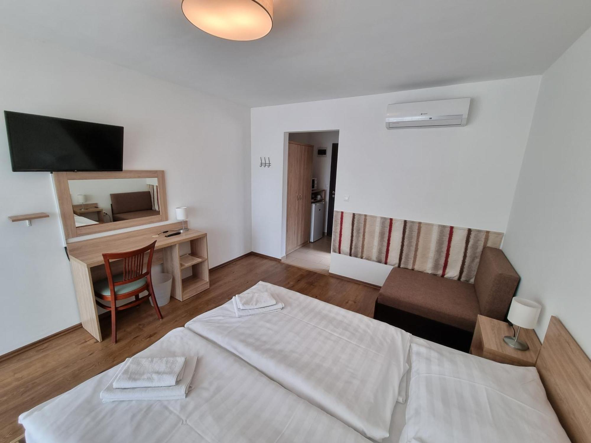 Adam Apartmanhaz Siófok Rom bilde