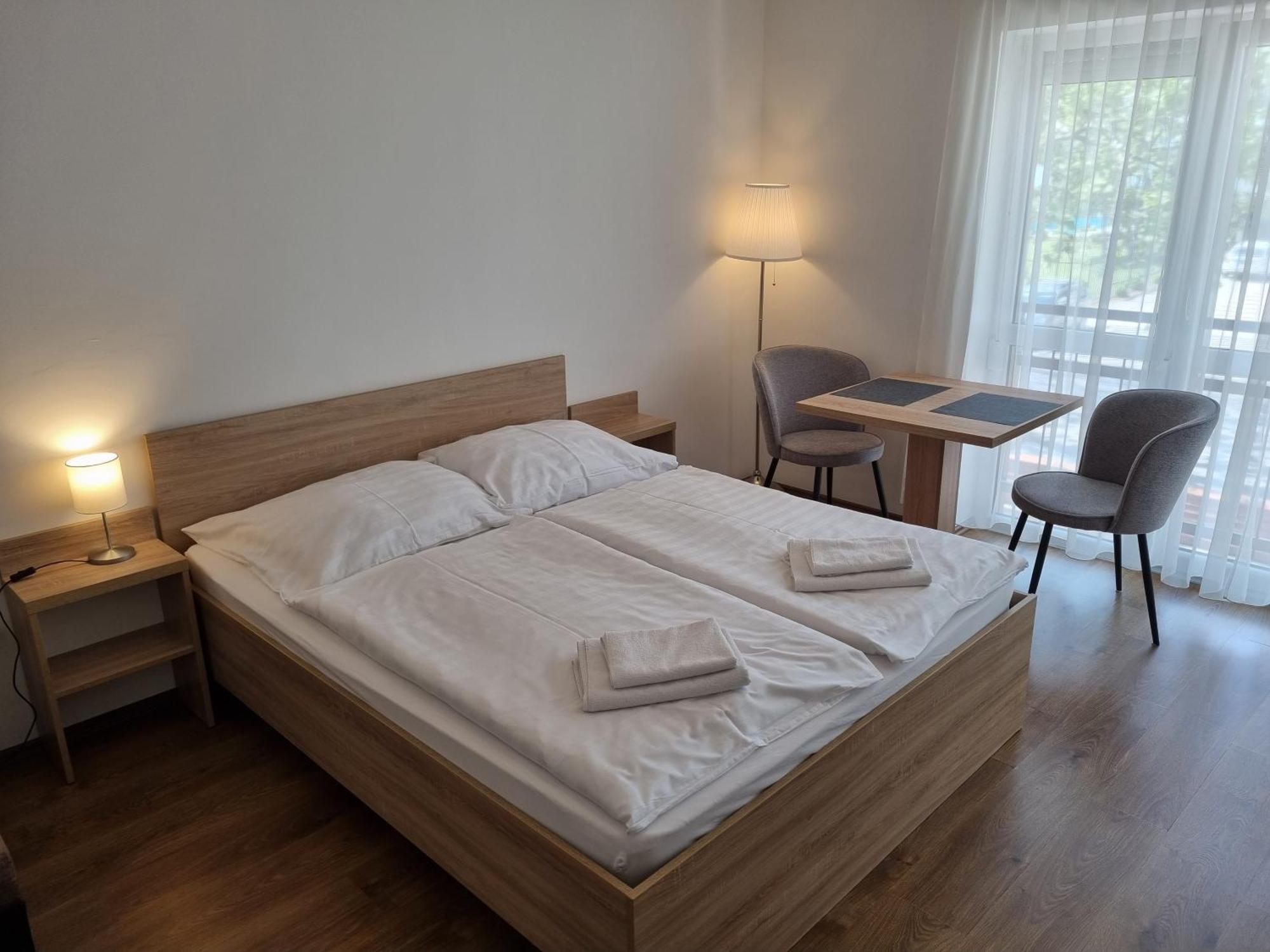 Adam Apartmanhaz Siófok Rom bilde