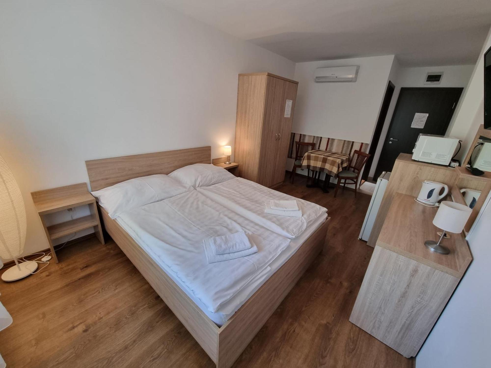 Adam Apartmanhaz Siófok Rom bilde
