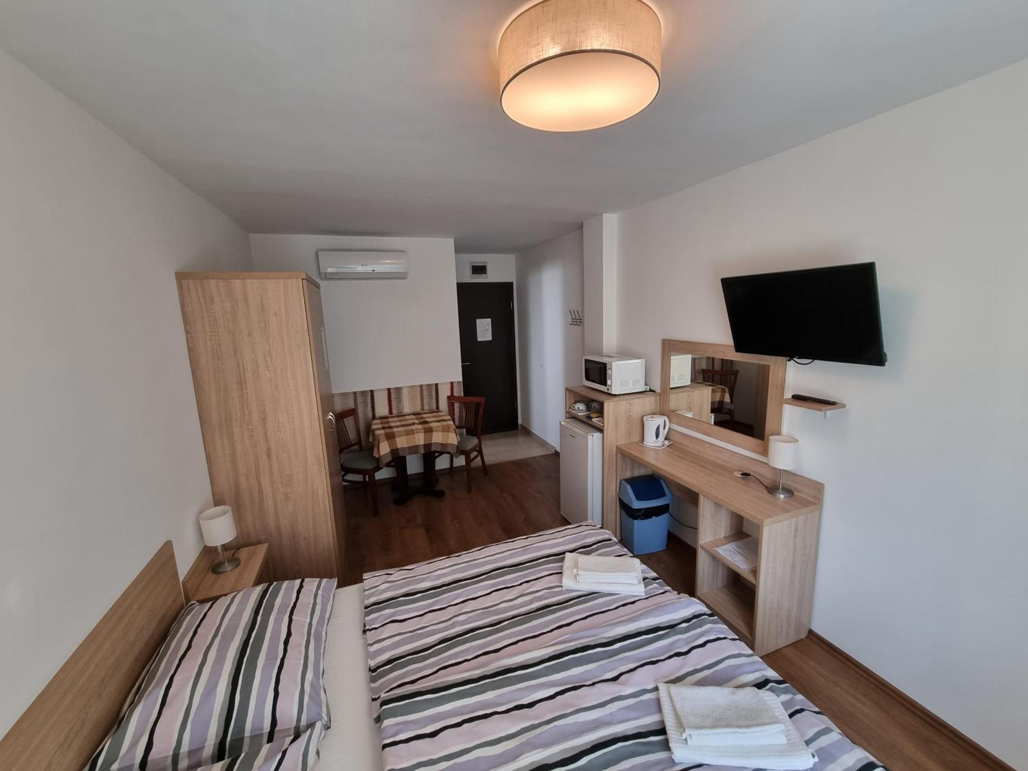 Adam Apartmanhaz Siófok Rom bilde