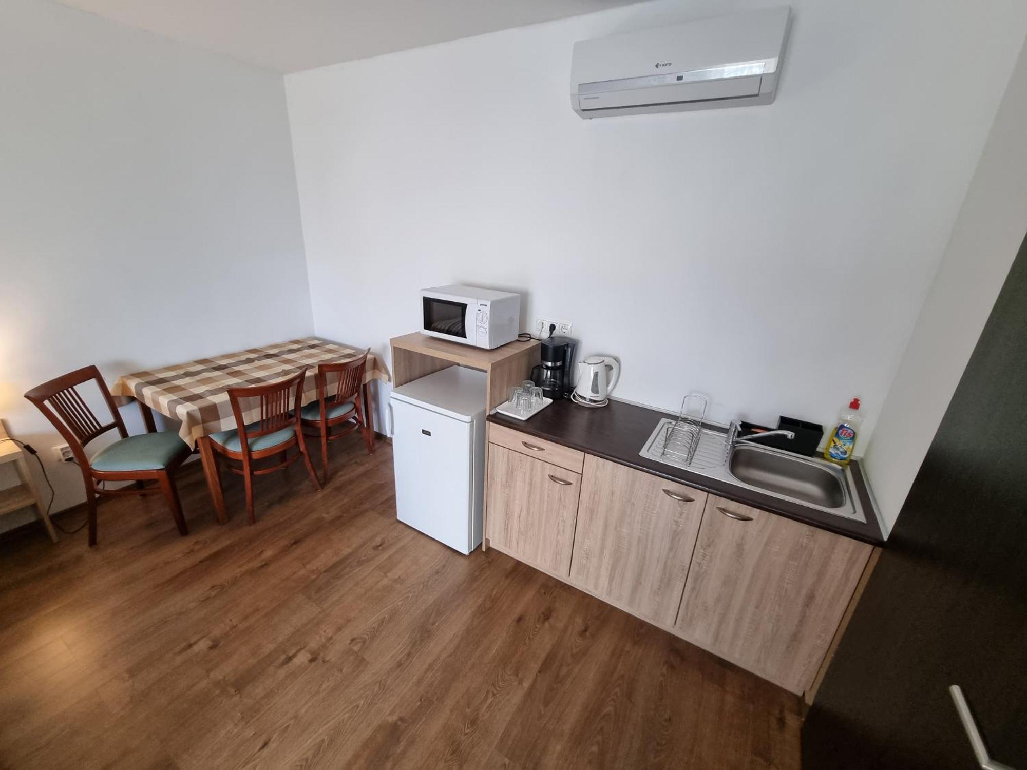 Adam Apartmanhaz Siófok Rom bilde