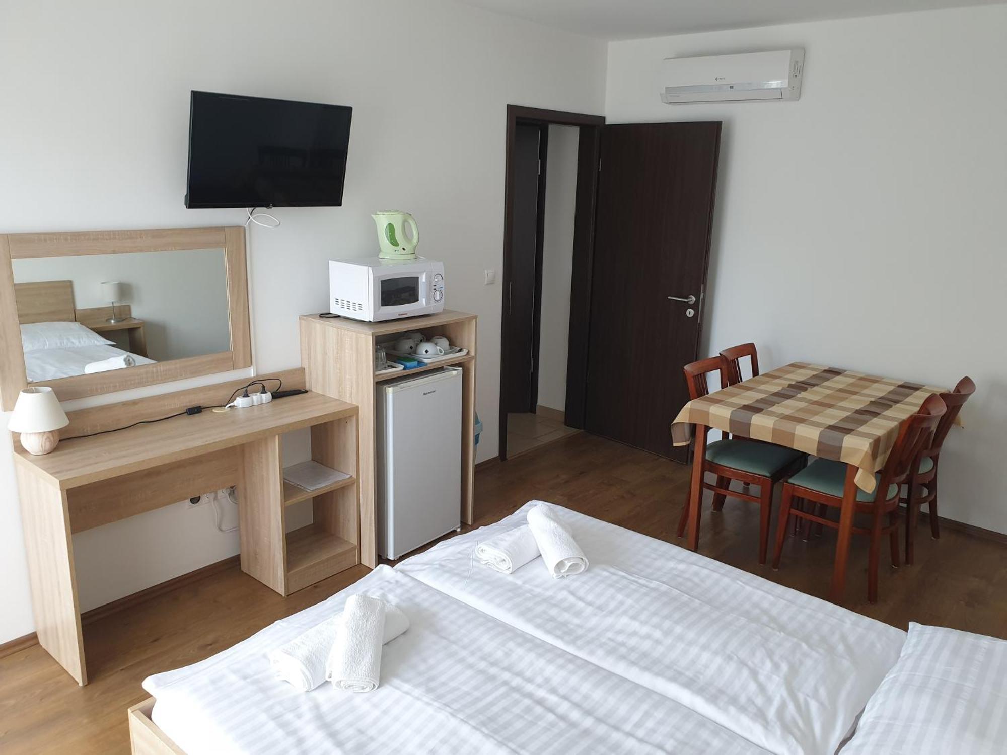 Adam Apartmanhaz Siófok Rom bilde